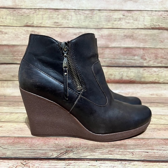 Ugg Brown Leather Meredith Wedge Ankle Boots - Picture 3 of 10